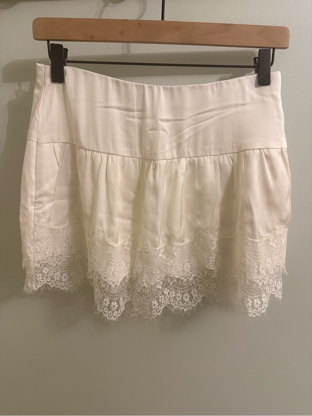 Abercrombie & Fitch White Satin Lace Trim Mini Skirt Sz XS
